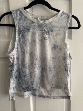 lululemon athletica Marble-Effect Sleeveless Tank in White and Light Blue